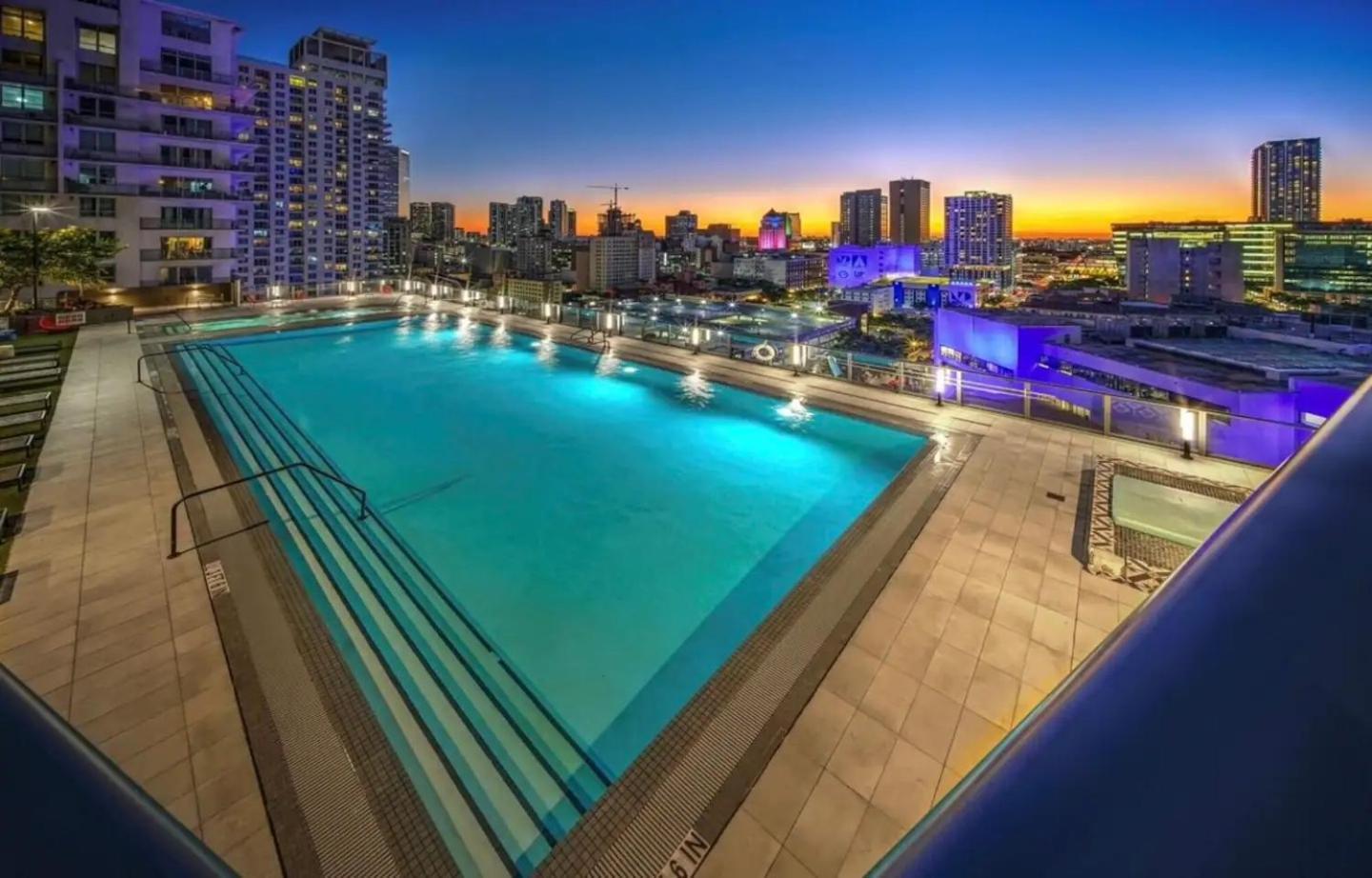 Breezy Stays Luxury Residences - Near Kaseya Center Miami Exterior photo
