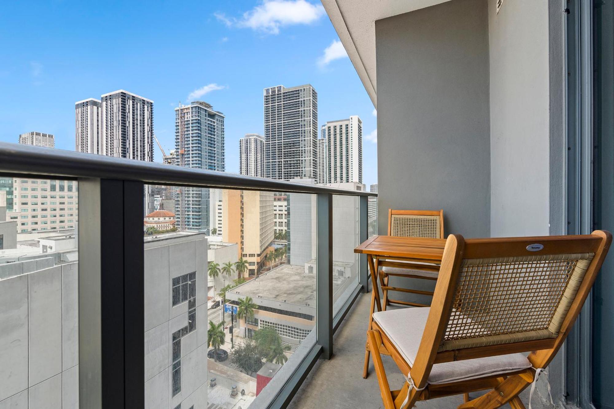 Breezy Stays Luxury Residences - Near Kaseya Center Miami Exterior photo